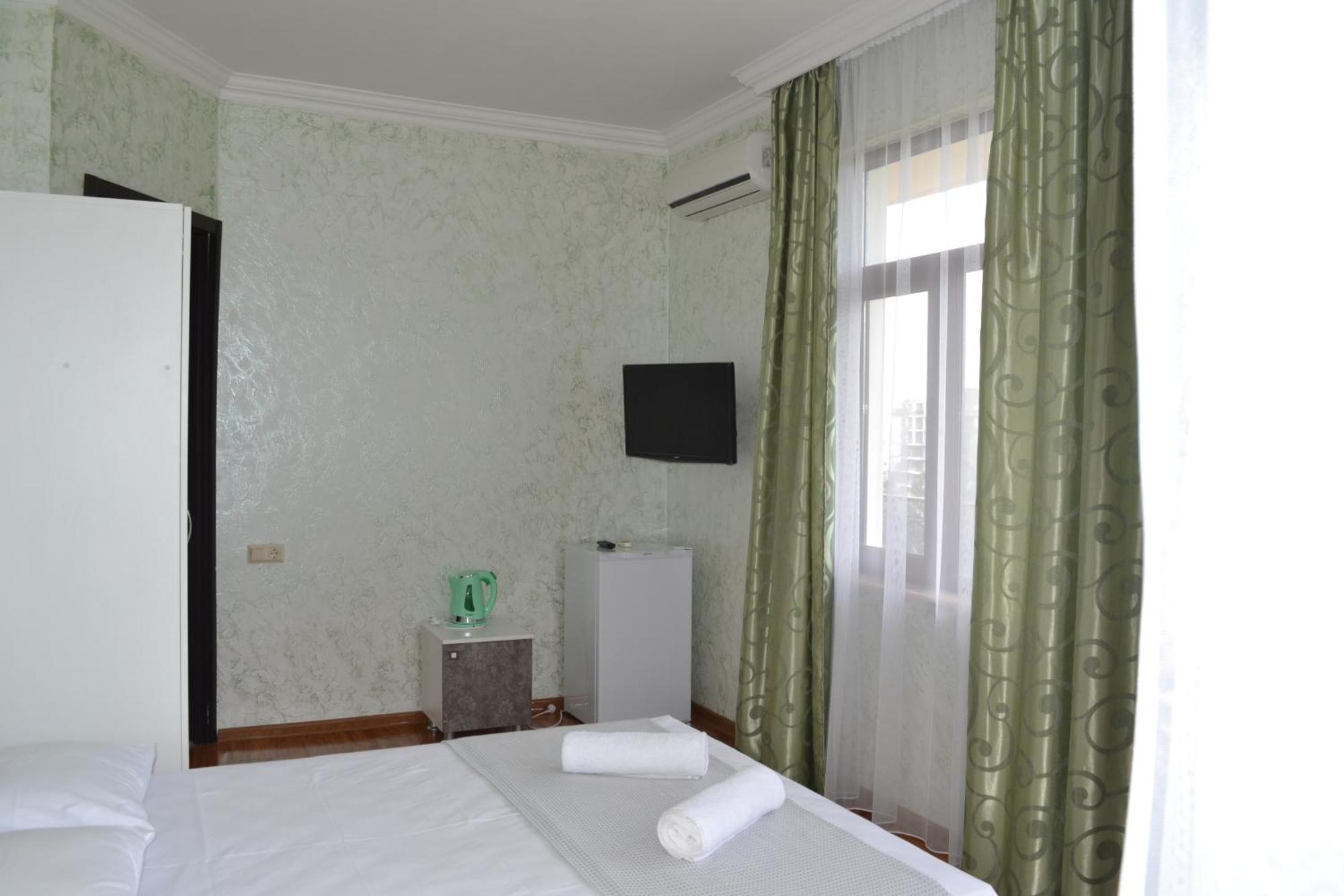 Sunny Hotel Batumi มาคินจอรี ภายนอก รูปภาพ